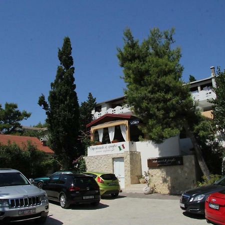 Novalja Inn 2 Ngoại thất bức ảnh