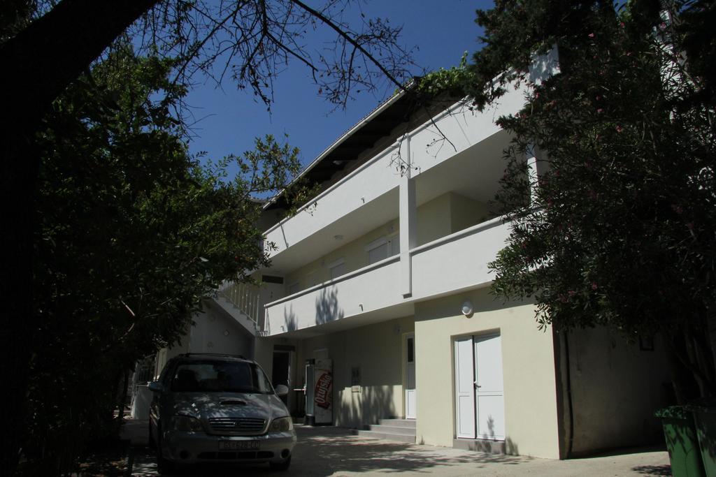 Novalja Inn 2 Ngoại thất bức ảnh