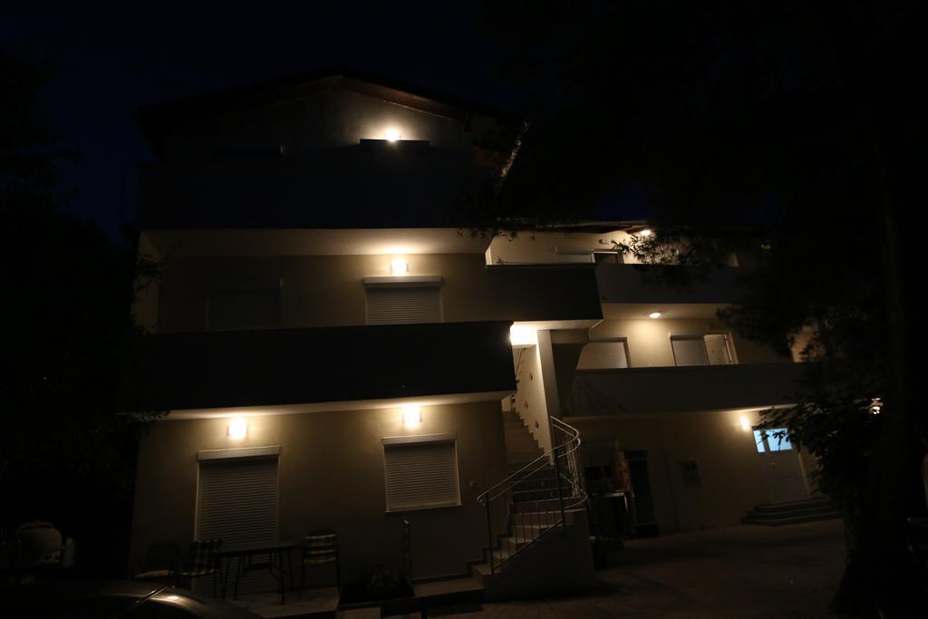 Novalja Inn 2 Ngoại thất bức ảnh