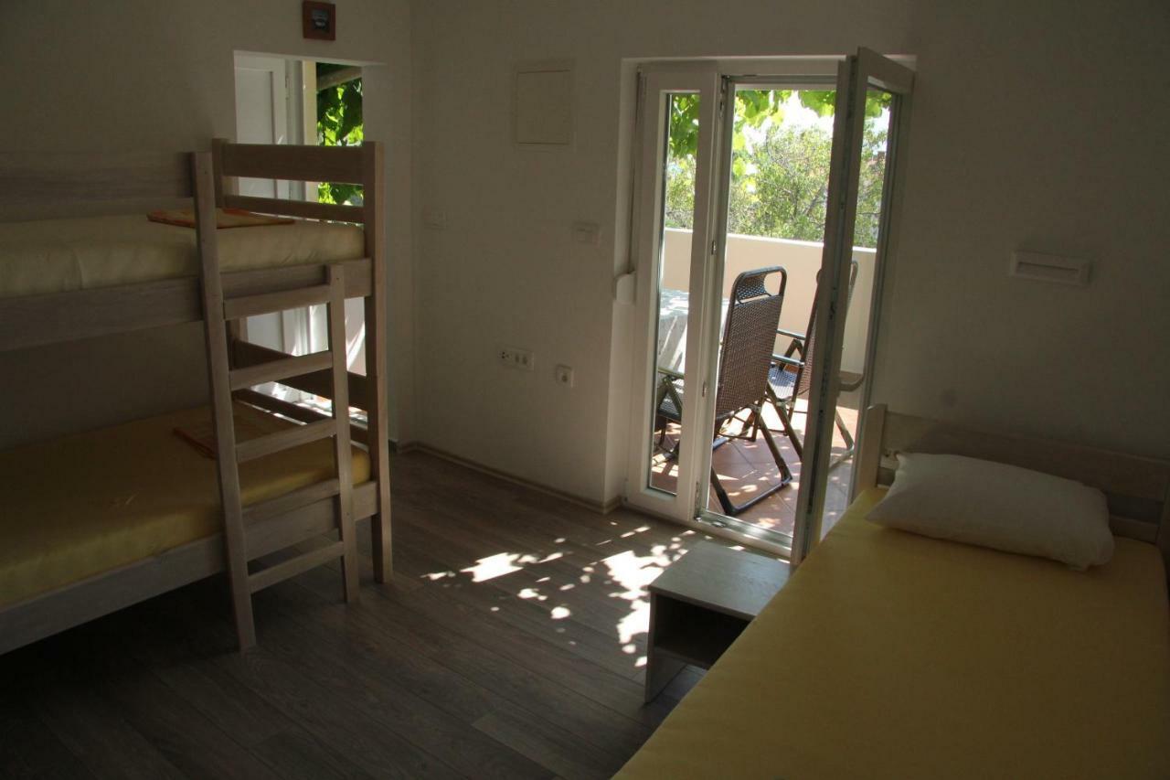 Novalja Inn 2 Ngoại thất bức ảnh