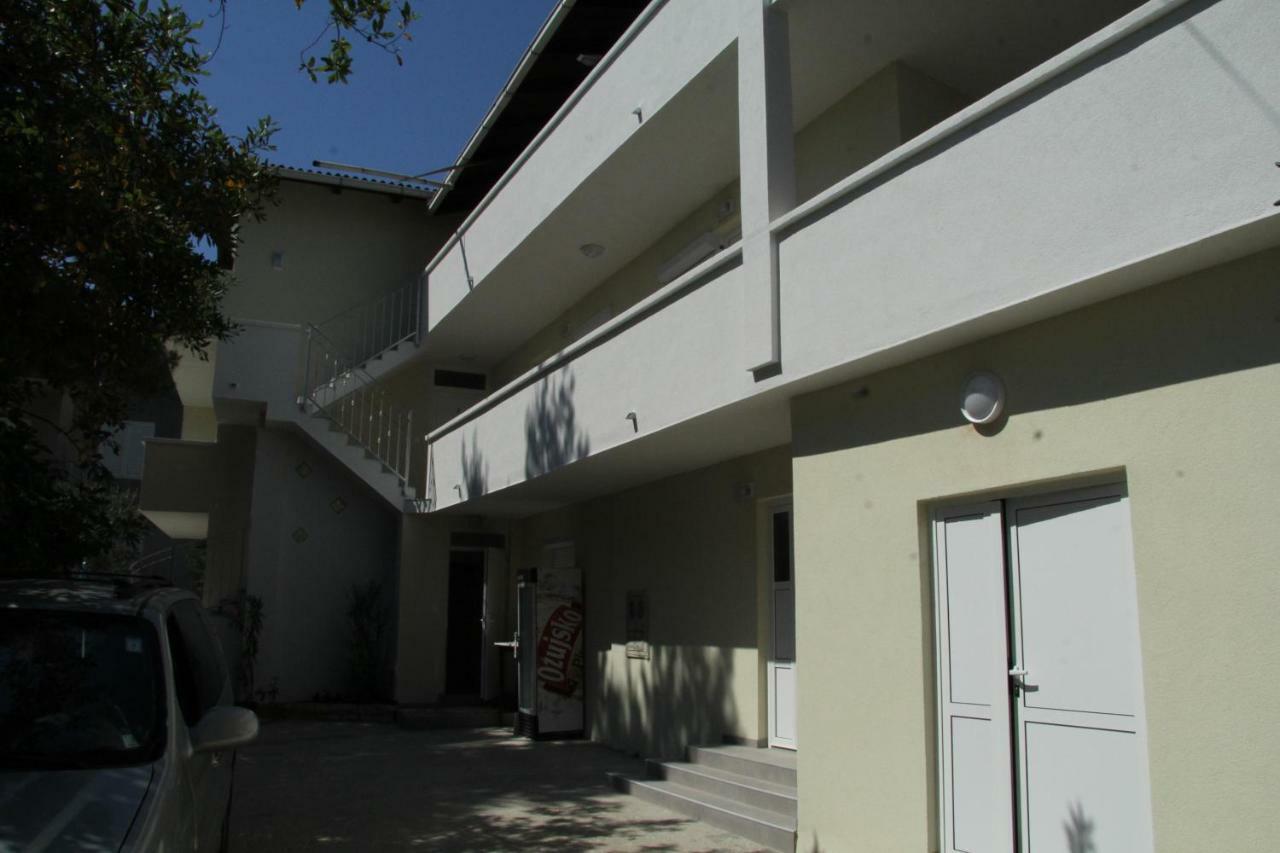 Novalja Inn 2 Ngoại thất bức ảnh