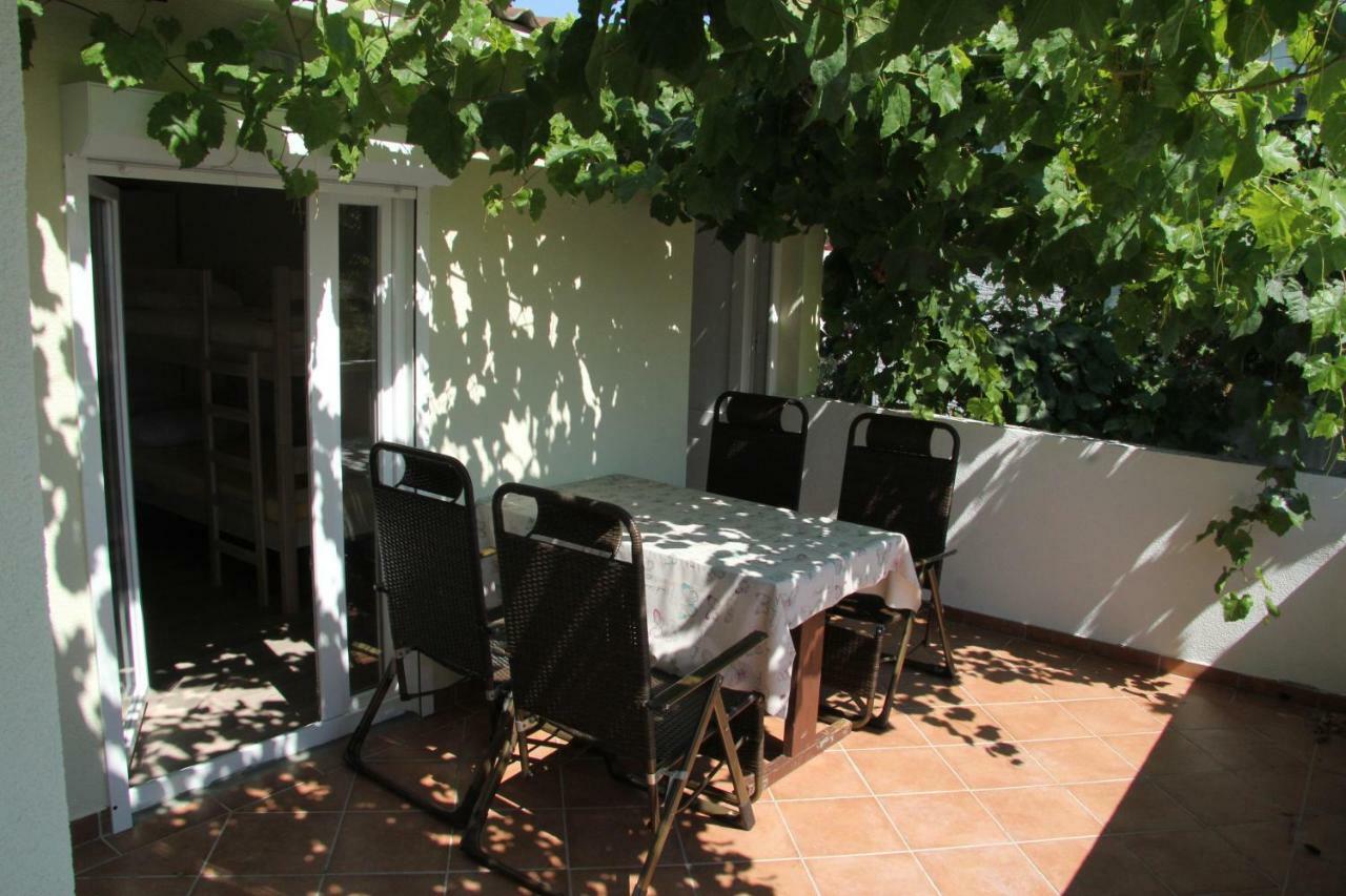 Novalja Inn 2 Ngoại thất bức ảnh