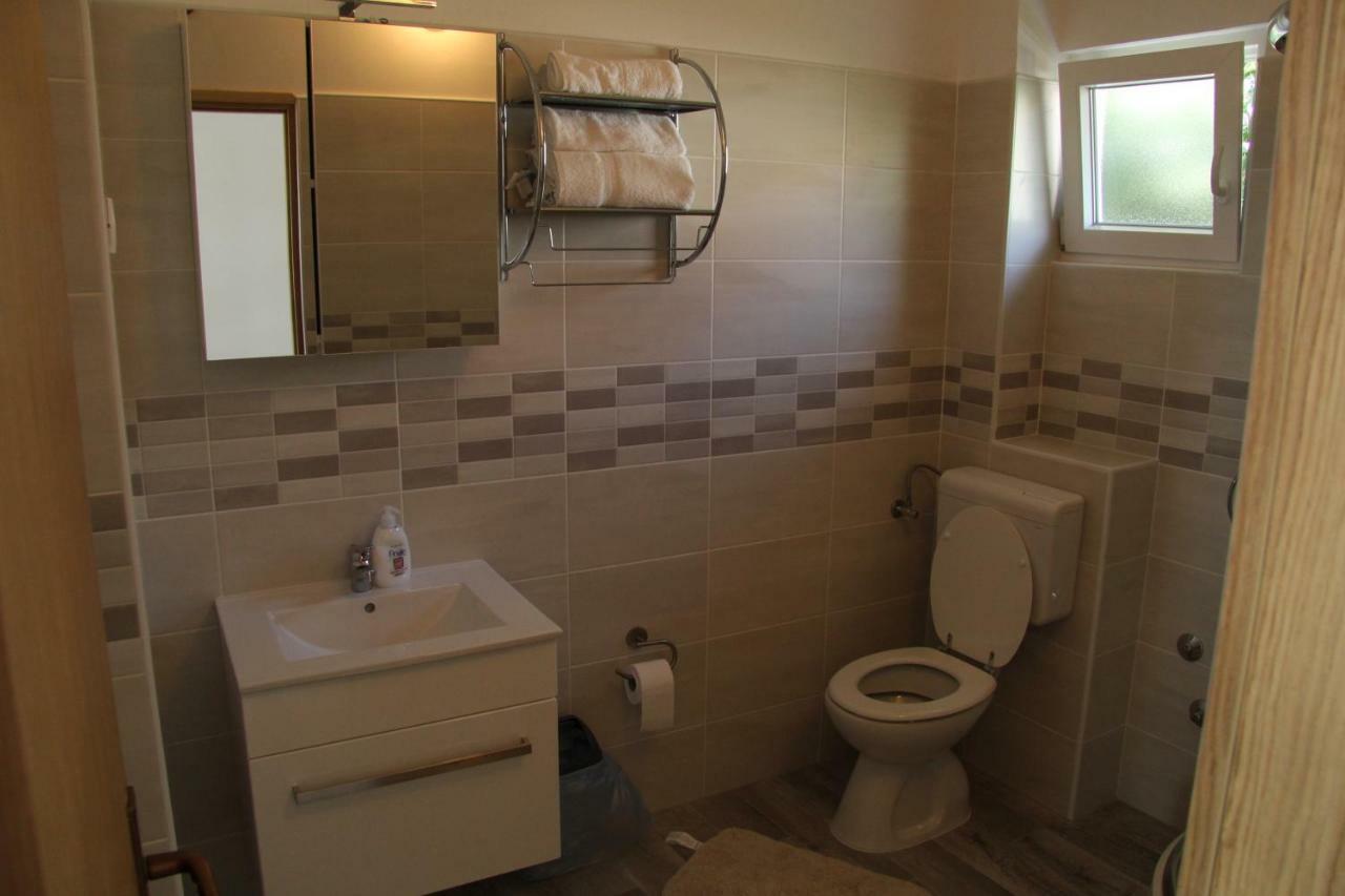 Novalja Inn 2 Ngoại thất bức ảnh