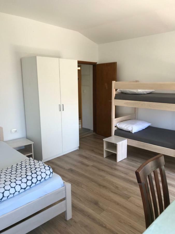 Novalja Inn 2 Ngoại thất bức ảnh