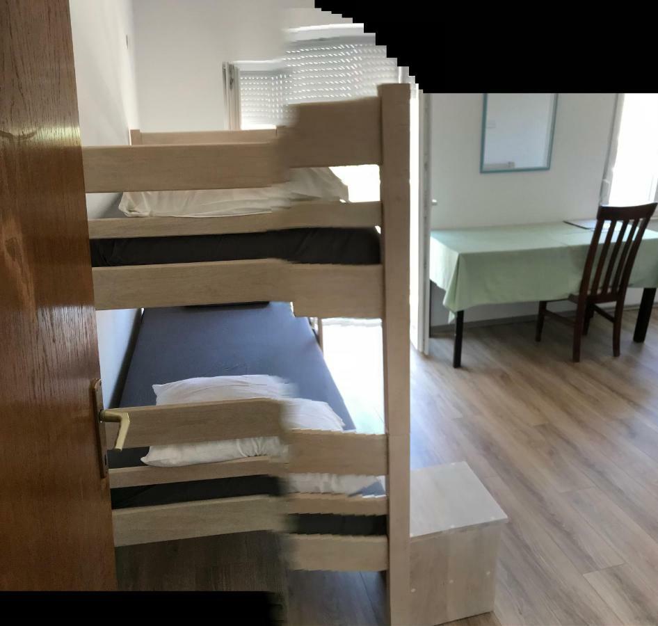 Novalja Inn 2 Ngoại thất bức ảnh