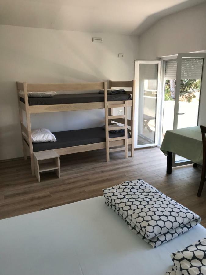 Novalja Inn 2 Ngoại thất bức ảnh