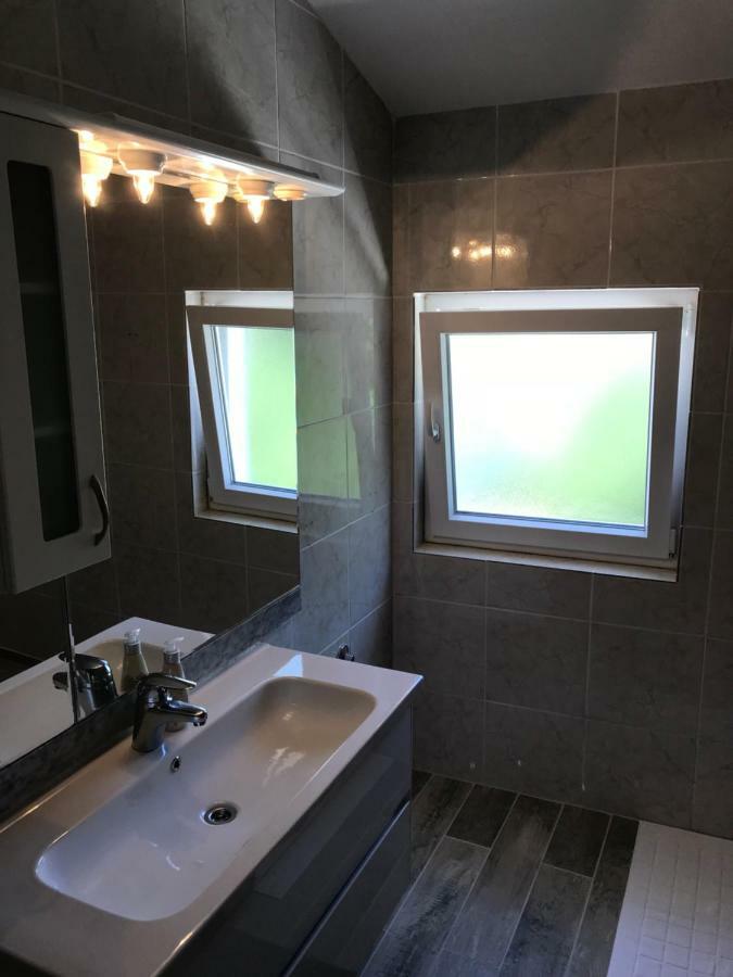 Novalja Inn 2 Ngoại thất bức ảnh